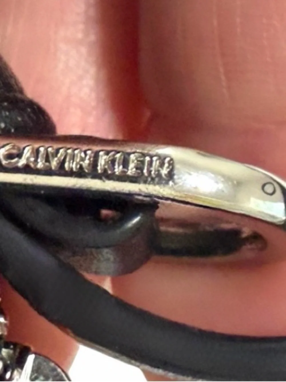 CALVIN KLEIN Millie Round Coin Pouch Keychain-Black-Sleek Minimalist